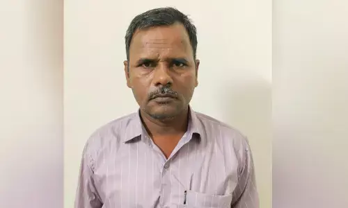 ಕಲಬುರಗಿ | 25 ಸಾವಿರ ರೂ. ಲಂಚ ಪಡೆಯುತ್ತಿದ್ದ ವೇಳೆ ಲೋಕಾಯುಕ್ತ ಪೊಲೀಸರ ಬಲೆಗೆ ಬಿದ್ದ ಶಿಕ್ಷಣ ಇಲಾಖೆಯ ಸಿಬ್ಬಂದಿ