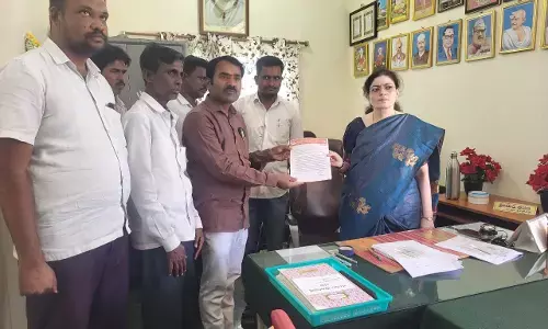 ರಾಯಚೂರು | ಕಾರ್ಮಿಕರ ವೇತನ ಪಾವತಿಸುವಂತೆ ತುಂಗಭದ್ರಾ ನೀರಾವರಿ ಕಾರ್ಮಿಕರ ಸಂಘದಿಂದ ಅಧಿಕಾರಿಗಳಿಗೆ ಮನವಿ