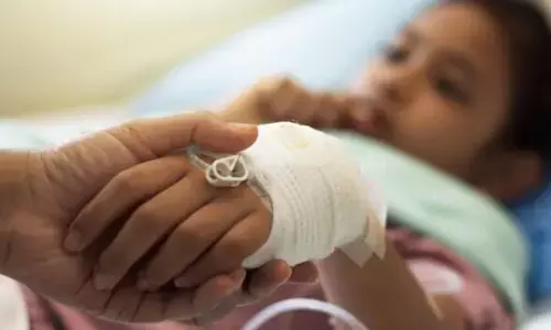 ಉತ್ತರ ಪ್ರದೇಶ | ಮಗುವಿನ ಗಾಯಕ್ಕೆ ಫೆವಿಕ್ವಿಕ್ ಹಾಕಿದ ಆಸ್ಪತ್ರೆಯ ಸಿಬ್ಬಂದಿ!