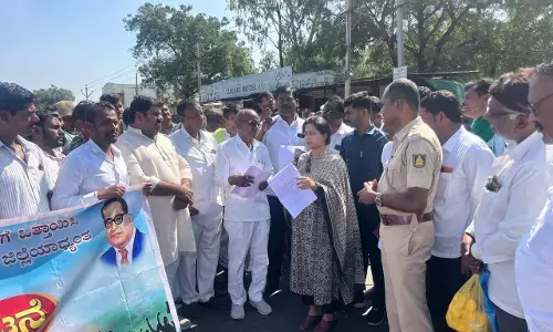 ಕಲಬುರಗಿ | ಅತಿವೃಷ್ಟಿ, ನೆರೆ ಹಾವಳಿಗೆ ಪರಿಹಾರ ನೀಡುವಂತೆ ಆಗ್ರಹಿಸಿ ರೈತ ಸಂಘಟನೆಗಳಿಂದ ಪ್ರತಿಭಟನೆ