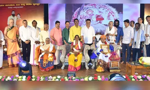 ಮಂಗಳೂರು | ಕರ್ನಾಟಕ ರಾಜ್ಯೋತ್ಸವ ಪ್ರಶಸ್ತಿ ಪುರಸ್ಕೃತ ಉಮೇಶ್ ಪಂಬದ, ಸಿಂಧೂ ಗುಜರನ್‌ಗೆ ಸನ್ಮಾನ