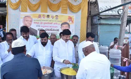 ಯಾದಗಿರಿ | ಸಚಿವ ಪ್ರಿಯಾಂಕ ಖರ್ಗೆ ಹುಟ್ಟು ಹಬ್ಬದ ಪ್ರಯುಕ್ತ ಅನ್ನದಾಸೋಹ