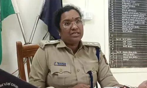 Chamarajanagar District Superintendent of Police Kavita speaking to the media.