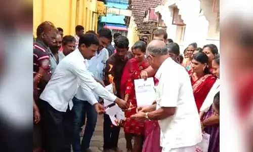 ಉಡುಪಿ | ಹೊಸ ಕಾರ್ಮಿಕ ಸಂಹಿತೆಗಳ ಪ್ರತಿ ದಹಿಸಿ ಕಾರ್ಮಿಕರಿಂದ ಪ್ರತಿಭಟನೆ