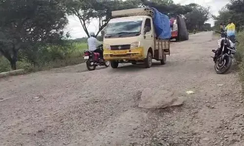 ಹದಗೆಟ್ಟ ಕೈಗಾ-ಇಳಕಲ್ ರಾಜ್ಯ ಹೆದ್ದಾರಿ: ಪ್ರಯಾಣಿಕರ ಪರದಾಟ