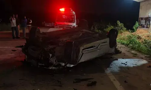 Kolar | ಡಿವೈಡರ್‌ಗೆ ಢಿಕ್ಕಿ ಹೊಡೆದು ಸೇತುವೆಯಿಂದ ಕೆಳಗೆ ಬಿದ್ದ ಕಾರು; ನಾಲ್ವರು ಮೃತ್ಯು