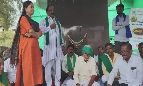 Dharwad | ಮೆಕ್ಕೆಜೋಳ ಖರೀದಿ ಭರವಸೆ: ಉಪವಾಸ ಸತ್ಯಾಗ್ರಹ ಅಂತ್ಯಗೊಳಿಸಿದ ರೈತರು