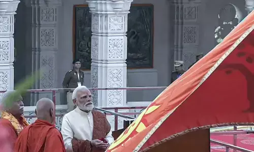 ಅಯೋಧ್ಯೆಯ ರಾಮಮಂದಿರದಲ್ಲಿ ಪ್ರಧಾನಿ ಮೋದಿಯಿಂದ ಧಾರ್ಮಿಕ ಧ್ವಜಾರೋಹಣ