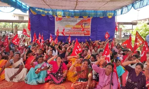 ಉಡುಪಿ | ಬೀಡಿ ಕಾರ್ಮಿಕರ ಅಹೋರಾತ್ರಿ ಅನಿರ್ಧಿಷ್ಟಾವಧಿ ಧರಣಿ ಆರಂಭ