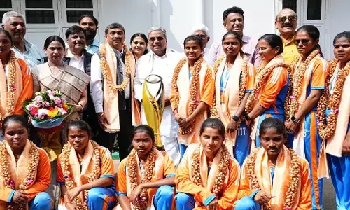 ವಿಶ್ವಕಪ್ ವಿಜೇತ ಅಂಧ ಮಹಿಳಾ ಕ್ರಿಕೆಟ್ ತಂಡಕ್ಕೆ ಅಭಿನಂದಿಸಿದ ಮುಖ್ಯಮಂತ್ರಿ ಸಿದ್ದರಾಮಯ್ಯ