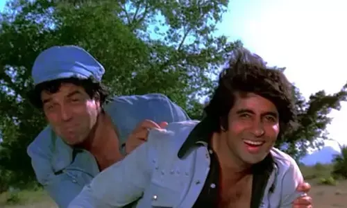 ನಟ ಧರ್ಮೇಂದ್ರಗೆ ಅಮಿತಾಭ್ ಬಚ್ಚನ್ ರಿಂದ ಭಾವುಕ ವಿದಾಯ