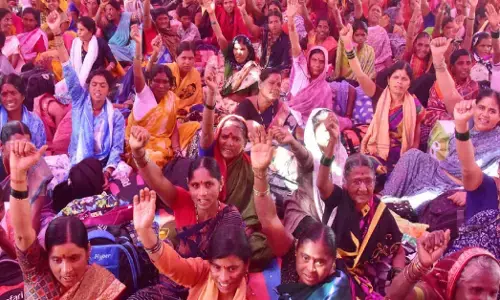 ರಾಜ್ಯದಲ್ಲಿ ಮದ್ಯ ನಿಷೇಧಕ್ಕೆ ಮೊಳಗಿದ ಕೂಗು : ರಾಜಧಾನಿಯಲ್ಲಿ 10 ಸಾವಿರ ಮಹಿಳೆಯರಿಂದ ಅನಿರ್ಧಿಷ್ಟಾವಧಿ ಧರಣಿ