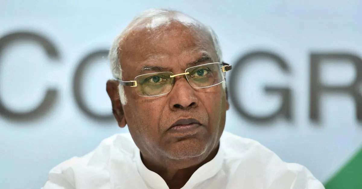 ಬಿಜೆಪಿ–ಆರೆಸ್ಸೆಸ್ ಸಂವಿಧಾನದ ಗೌರವಕ್ಕೆ ಧಕ್ಕೆ ತರುತ್ತಿವೆ; ಅವರದು ಕೇವಲ ಪ್ರದರ್ಶನದ ನಿಷ್ಠೆ: ಮಲ್ಲಿಕಾರ್ಜುನ ಖರ್ಗೆ