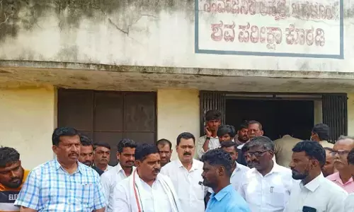 Local MLA B. Devendrappa visits the hospital and talks to the father of the deceased child.