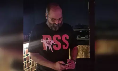 ವಿವಾದಕ್ಕೆ ಕಾರಣವಾದ ಕುನಾಲ್ ಕಾಮ್ರಾ ಧರಿಸಿದ ‘ಆರೆಸ್ಸೆಸ್ ಟಿ-ಶರ್ಟ್’; ಕಾನೂನು ಕ್ರಮದ ಎಚ್ಚರಿಕೆ ನೀಡಿದ ಬಿಜೆಪಿ-ಶಿವಸೇನೆ