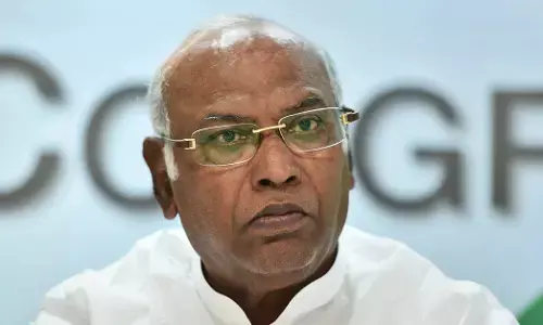 ಬಿಜೆಪಿ–ಆರೆಸ್ಸೆಸ್ ಸಂವಿಧಾನದ ಗೌರವಕ್ಕೆ ಧಕ್ಕೆ ತರುತ್ತಿವೆ; ಅವರದು ಕೇವಲ ಪ್ರದರ್ಶನದ ನಿಷ್ಠೆ: ಮಲ್ಲಿಕಾರ್ಜುನ ಖರ್ಗೆ