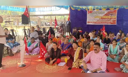 ಉಡುಪಿ | ಎರಡನೇ ದಿನವೂ ಮುಂದುವರೆದ ಬೀಡಿ ಕಾರ್ಮಿಕರ ಧರಣಿ