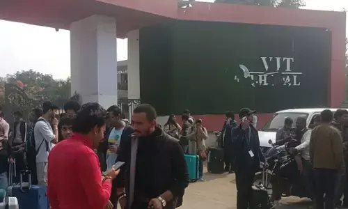 ಮಧ್ಯಪ್ರದೇಶ | ಕಳಪೆ ಆಹಾರ, ಮಲಿನ ನೀರಿನಿಂದಾಗಿ ಕ್ಯಾಂಪಸ್‌ ನಲ್ಲಿ ವ್ಯಾಪಿಸಿದ ಹಳದಿಕಾಮಾಲೆ; ಉದ್ರಿಕ್ತ ವಿದ್ಯಾರ್ಥಿಗಳಿಂದ ಹಿಂಸಾಚಾರ, ವಾಹನಗಳಿಗೆ ಬೆಂಕಿ