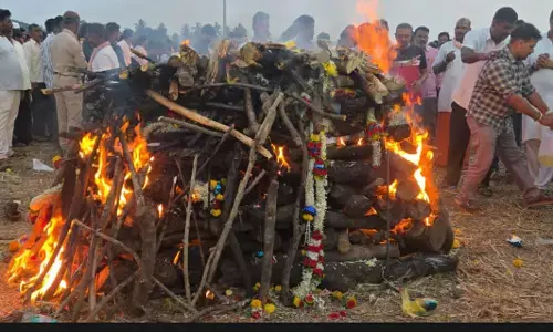 ಐಎಎಸ್ ಆಧಿಕಾರಿ ಮಹಾಂತೇಶ ಬೀಳಗಿ ಸೇರಿ ನಾಲ್ವರ ಅಂತ್ಯಕ್ರಿಯೆ