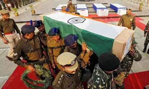 ‘ಹುತಾತ್ಮ ಅಗ್ನಿವೀರರ ಕುಟುಂಬಗಳಿಗೂ ಸಮಾನ ಸವಲತ್ತು ನೀಡಿ’: ಮೃತ ಯೋಧನ ತಾಯಿಯಿಂದ ಹೈಕೋರ್ಟ್‌ ಗೆ ಮನವಿ