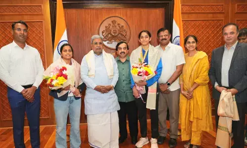 ರಾಜ್ಯದ ಮಹಿಳಾ ಕ್ರೀಡಾಪಟುಗಳನ್ನು ಸನ್ಮಾನಿಸಿ, ತಲಾ 5 ಲಕ್ಷ ರೂ ಬಹುಮಾನ ಘೋಷಿಸಿದ ಸಿಎಂ