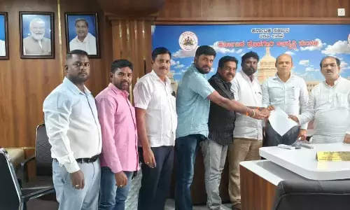 ವಿಜಯನಗರ|  ಖಾಸಗಿ ಮಾಲಿಕತ್ವದಲ್ಲಿರುವ 22 ಸ್ಲಂಗಳನ್ನು ಸ್ಲಂ ಬೋರ್ಡ್ ಗೆ ಹಸ್ತಾಂತರಿಸುವಂತೆ ಮನವಿ