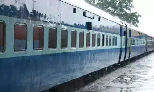 ಉತ್ತರಪ್ರದೇಶ | ವಾಗ್ವಾದದ ಸಂದರ್ಭ ರೈಲಿನಿಂದ ತಳ್ಳಿದ TTE : ನೌಕಾಪಡೆ ಅಧಿಕಾರಿಯ ಪತ್ನಿ ಸಾವು