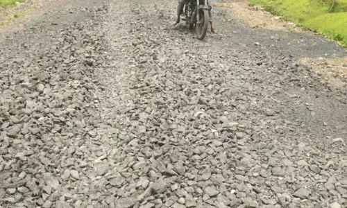 ಕಲಬುರಗಿ|ಆಳಂದದಲ್ಲಿ ಕಳಪೆ ರಸ್ತೆ ಕಾಮಗಾರಿ ನಡೆಸಿ ಕೋಟ್ಯಾಂತರ ರೂ.ಲೂಟಿ : ಮಾಜಿ ಶಾಸಕ ಗುತ್ತೇದಾರ್‌ ದೂರು