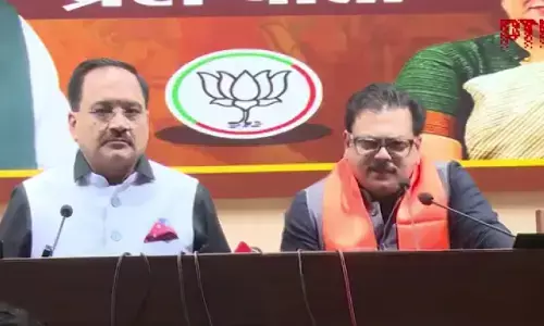 ಎಎಪಿ ತೊರೆದು ಬಿಜೆಪಿ ಸೇರ್ಪಡೆ ವೇಳೆ ಭಾವುಕರಾದ ಮಾಜಿ ಶಾಸಕ ರಾಜೇಶ್ ಗುಪ್ತಾ