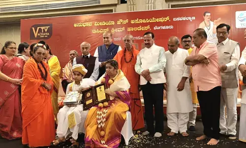 ದುಬೈನಲ್ಲಿ ಮಾತೋಶ್ರೀ ಡಾ. ದಾಕ್ಷಾಯಿಣಿ ಅವ್ವಾಜಿ ಅವರಿಗೆ ಡಾ. ತೋಂಟದಾರ್ಯ ಸಿದ್ದಲಿಂಗ ಸ್ವಾಮಿಗಳ ಸ್ಮರಣಾರ್ಥ ಪ್ರಶಸ್ತಿ ಪ್ರದಾನ