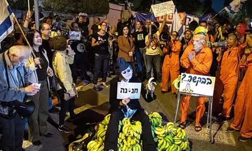 ಪ್ರಧಾನಿ ನೆತನ್ಯಾಹು ವಿರುದ್ಧ ಇಸ್ರೇಲ್‍ನಲ್ಲಿ ಭುಗಿಲೆದ್ದ ಪ್ರತಿಭಟನೆ: ಕ್ಷಮಾದಾನ ಕೋರಿಕೆ ತಿರಸ್ಕರಿಸುವಂತೆ ಅಧ್ಯಕ್ಷರಿಗೆ ಆಗ್ರಹ