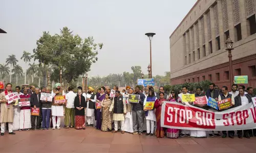SIR ವಿರುದ್ಧ ಖರ್ಗೆ, ಸೋನಿಯಾ, ರಾಹುಲ್ ಗಾಂಧಿ ಮತ್ತಿತರರಿಂದ ಸಂಸತ್ ಭವನದೆದುರು ಪ್ರತಿಭಟನೆ