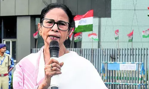 SIR ಒತ್ತಡದಿಂದ ಮೃತಪಟ್ಟ ಮತಗಟ್ಟೆ ಅಧಿಕಾರಿಗಳು ಸೇರಿದಂತೆ 39 ಮೃತರ ಕುಟುಂಬಗಳಿಗೆ ತಲಾ 2 ಲಕ್ಷ ರೂ‌. ಪರಿಹಾರ: ಮಮತಾ ಬ್ಯಾನರ್ಜಿ ಘೋಷಣೆ