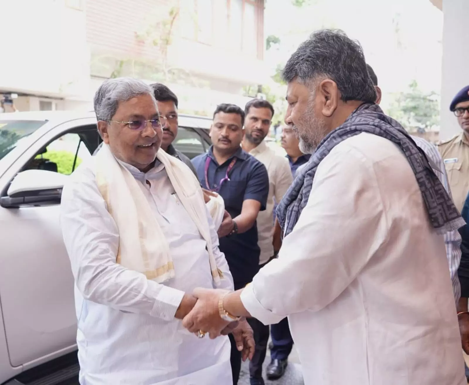 ಸಿಎಂ-ಡಿಸಿಎಂ ಉಪಹಾರ ಸಭೆ; ಚಿತ್ರಗಳಲ್ಲಿ ನೋಡಿ...