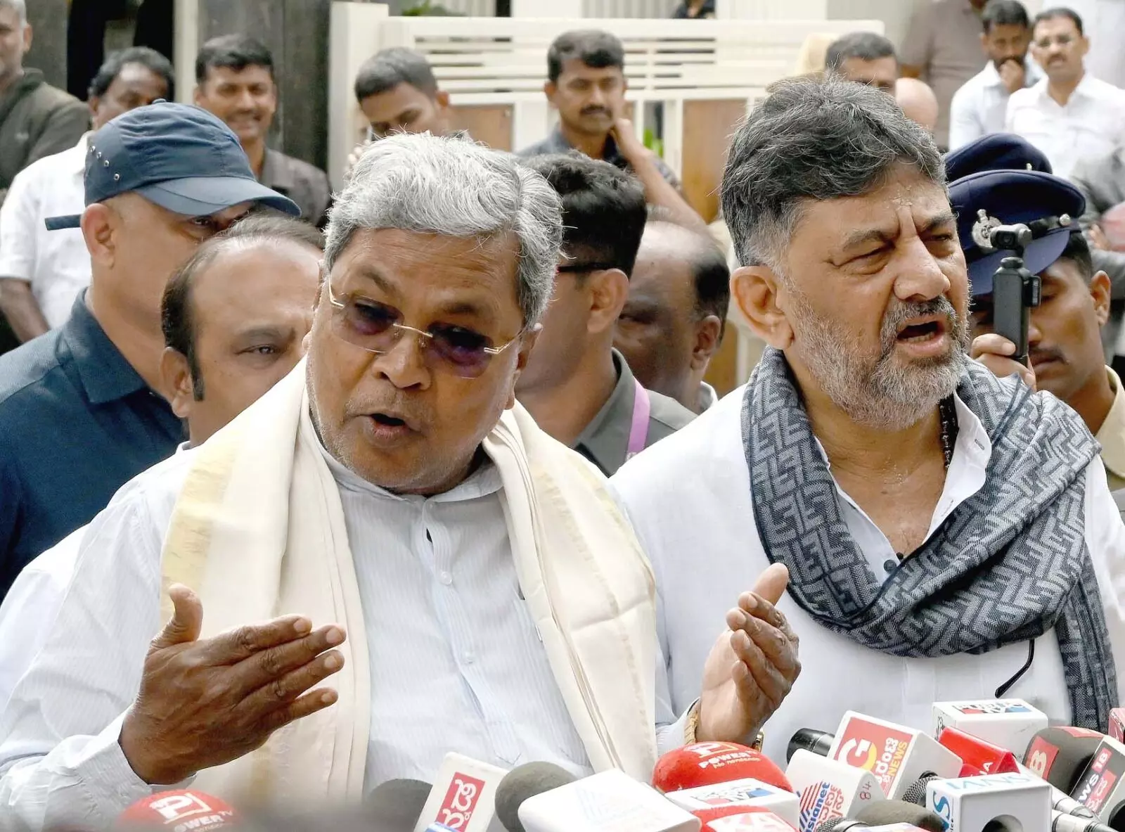 ಸಿಎಂ-ಡಿಸಿಎಂ ಉಪಹಾರ ಸಭೆ; ಚಿತ್ರಗಳಲ್ಲಿ ನೋಡಿ...