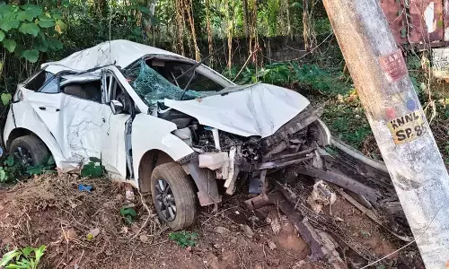 Karkala | ಕಾರು ವಿದ್ಯುತ್ ಕಂಬಕ್ಕೆ ಢಿಕ್ಕಿ: ಮೂವರಿಗೆ ಗಂಭೀರ ಗಾಯ