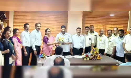 ಮಂಗಳೂರು | ರಾಜೇಂದ್ರ ಕುಮಾರ್‌ ಅನ್ನು ಅಭಿನಂದಿಸಿದ ಎಸ್‌ಡಿಸಿಸಿ ಬ್ಯಾಂಕ್ ಸಿಬ್ಬಂದಿ