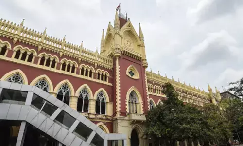 32,000 ಶಿಕ್ಷಕರ ನೇಮಕಾತಿಯನ್ನು ರದ್ದುಗೊಳಿಸಿದ್ದ ತನ್ನದೇ ಆದೇಶವನ್ನು ವಜಾಗೊಳಿಸಿದ ಕಲ್ಕತ್ತಾ ಹೈಕೋರ್ಟ್