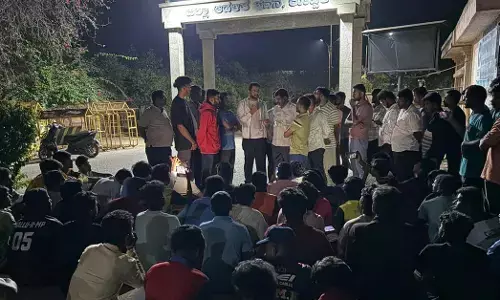 ಕೊಪ್ಪಳ: ಹಾಸ್ಟೆಲ್ ಅವ್ಯವಸ್ಥೆ ವಿರುದ್ಧ ವಿದ್ಯಾರ್ಥಿಗಳಿಂದ ಪ್ರತಿಭಟನೆ