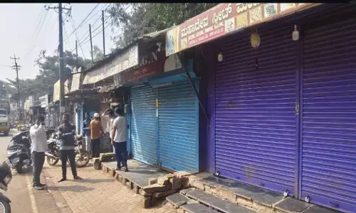 ಬೆಳಗಾವಿ | ಪುರಸಭೆ ಅಧಿಕಾರಿಗಳ ದೌರ್ಜನ್ಯ ಆರೋಪ; ಬೈಲಹೊಂಗಲದಲ್ಲಿ ವ್ಯಾಪಾರ ಬಂದ್