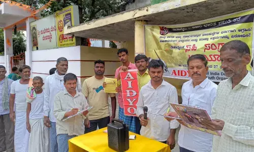 ರಾಯಚೂರು| ಖಾಲಿ ಹುದ್ದೆಗಳ ಭರ್ತಿಗಾಗಿ ಎಐಡಿವೈಓದಿಂದ ಮನ್ಸಲಾಪುರದಲ್ಲಿ ಸಹಿ ಸಂಗ್ರಹ ಅಭಿಯಾನ