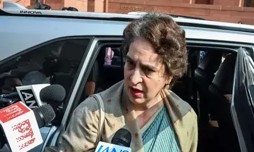 ಡಾಲರ್ ಎದುರು 90 ರೂಪಾಯಿಗಿಂತ ಕೆಳಕ್ಕೆ ಕುಸಿದ ರೂಪಾಯಿ ಮೌಲ್ಯ: ಈಗ ಅವರ ಉತ್ತರವೇನು ಎಂದು ಪ್ರಶ್ನಿಸಿದ ಪ್ರಿಯಾಂಕಾ ಗಾಂಧಿ ವಾದ್ರಾ