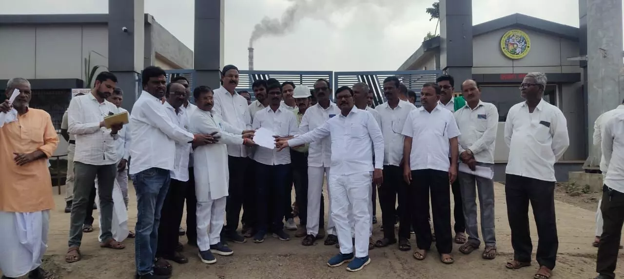 ಚಿಂಚೋಳಿ | ಯತ್ನಾಳ್ ಒಡೆತನದ ಸಕ್ಕರೆ ಕಾರ್ಖಾನೆ ವಿರುದ್ಧ ರೈತರ ಪ್ರತಿಭಟನೆ