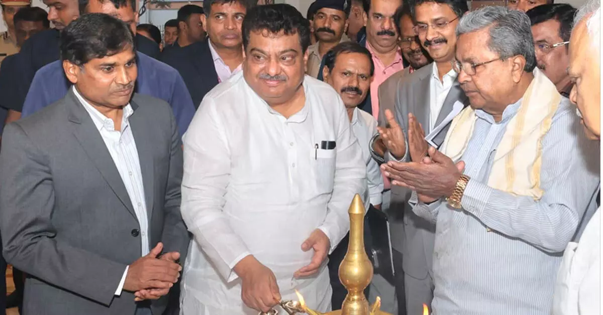 ಕೈಗಾರಿಕಾ ಸಚಿವರಿಂದ ಮುಖ್ಯಮಂತ್ರಿಗಳಿಗೆ ರೂ.2 ಕೋಟಿ ಲಾಭಾಂಶ ಹಸ್ತಾಂತರ