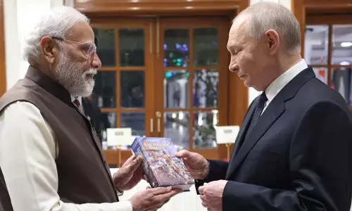 ರಶ್ಯ ಅಧ್ಯಕ್ಷ ಪುಟಿನ್‌ಗೆ ಭಗವದ್ಗೀತೆ ಉಡುಗೊರೆ ನೀಡಿದ ಪ್ರಧಾನಿ ಮೋದಿ