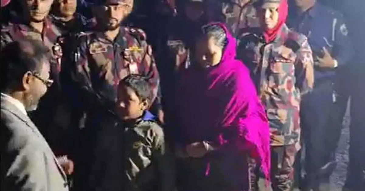 ಬಾಂಗ್ಲಾದೇಶಕ್ಕೆ ಗಡಿಪಾರಾಗಿದ್ದ ಗರ್ಭಿಣಿ ಮಹಿಳೆ, ಪುತ್ರ ಭಾರತಕ್ಕೆ ವಾಪಾಸ್ ಬಾಂಗ್ಲಾದೇಶಕ್ಕೆ ಗಡಿಪಾರಾಗಿದ್ದ ಗರ್ಭಿಣಿ ಮಹಿಳೆ, ಪುತ್ರ ಭಾರತಕ್ಕೆ ವಾಪಾಸ್