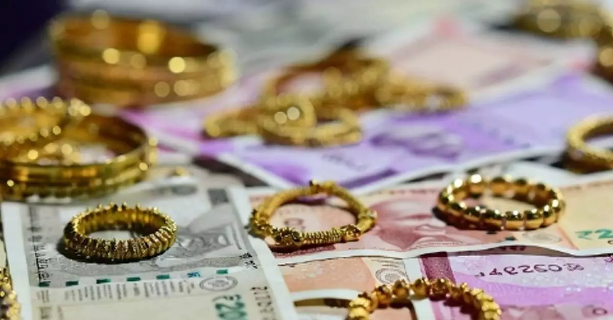 ರೂಪಾಯಿ ಕುಸಿತದಿಂದ ಚಿನ್ನದ ಬೆಲೆಯ ಮೇಲೆ ಪರಿಣಾಮ! ರೂಪಾಯಿ ಕುಸಿತದಿಂದ ಚಿನ್ನದ ಬೆಲೆಯ ಮೇಲೆ ಪರಿಣಾಮ!