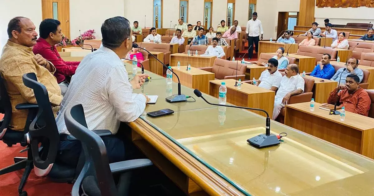 ಮಂಗಳೂರು ಮನಪಾ ವ್ಯಾಪ್ತಿಯ ಸಮಸ್ಯೆಗಳ ಬಗ್ಗೆ ಐವನ್ ಡಿಸೋಜಾ ನೇತೃತ್ವದಲ್ಲಿ ಸಂವಾದ ಕಾರ್ಯಕ್ರಮ ಮಂಗಳೂರು ಮನಪಾ ವ್ಯಾಪ್ತಿಯ ಸಮಸ್ಯೆಗಳ ಬಗ್ಗೆ ಐವನ್ ಡಿಸೋಜಾ ನೇತೃತ್ವದಲ್ಲಿ ಸಂವಾದ ಕಾರ್ಯಕ್ರಮ