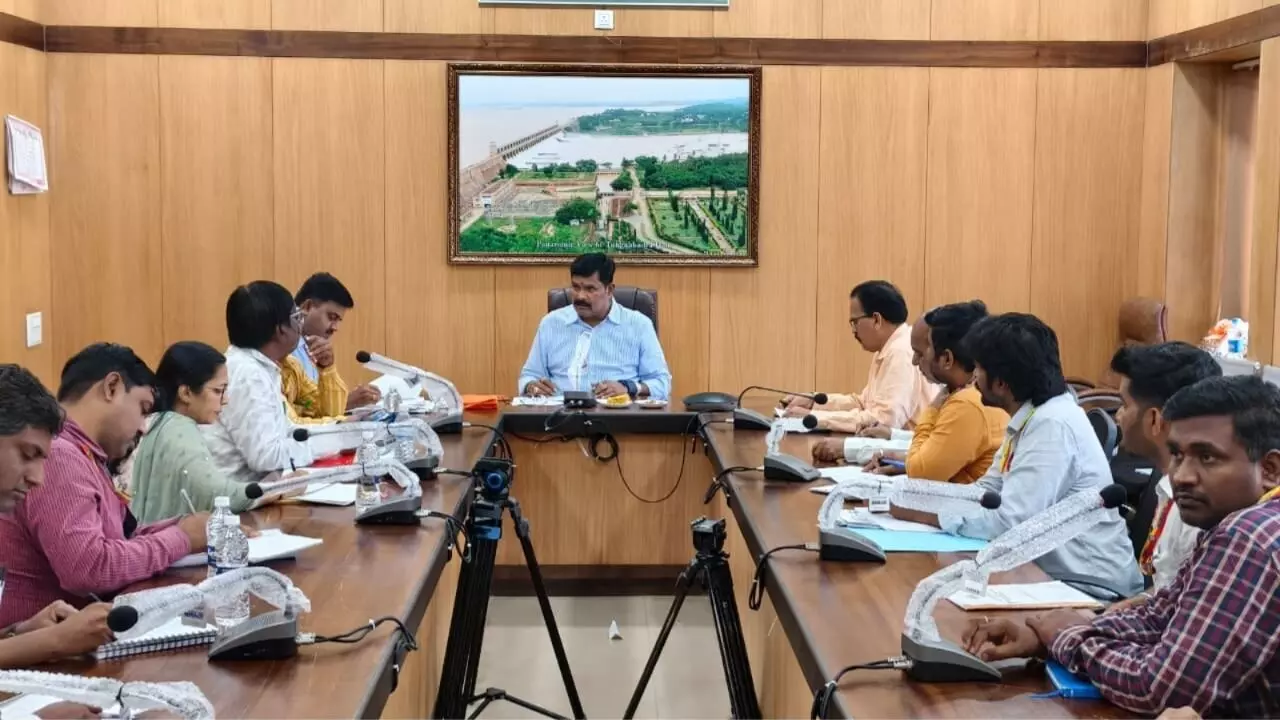 ನಿಗದಿತ ಕಾಲಮಿತಿಯಲ್ಲಿ ತುಂಗಭದ್ರಾ ಜಲಾಶಯದ ಕ್ರಸ್ಟ್ ಗೇಟ್ ಅಳವಡಿಕೆ ಕಾರ್ಯ ಪೂರ್ಣಗೊಳಿಸಿ: ಅಧಿಕಾರಿಗಳಿಗೆ ಸಚಿವ ಶಿವರಾಜ ತಂಗಡಗಿ ಸೂಚನೆ ನಿಗದಿತ ಕಾಲಮಿತಿಯಲ್ಲಿ ತುಂಗಭದ್ರಾ ಜಲಾಶಯದ ಕ್ರಸ್ಟ್ ಗೇಟ್ ಅಳವಡಿಕೆ ಕಾರ್ಯ ಪೂರ್ಣಗೊಳಿಸಿ: ಅಧಿಕಾರಿಗಳಿಗೆ ಸಚಿವ ಶಿವರಾಜ ತಂಗಡಗಿ ಸೂಚನೆ