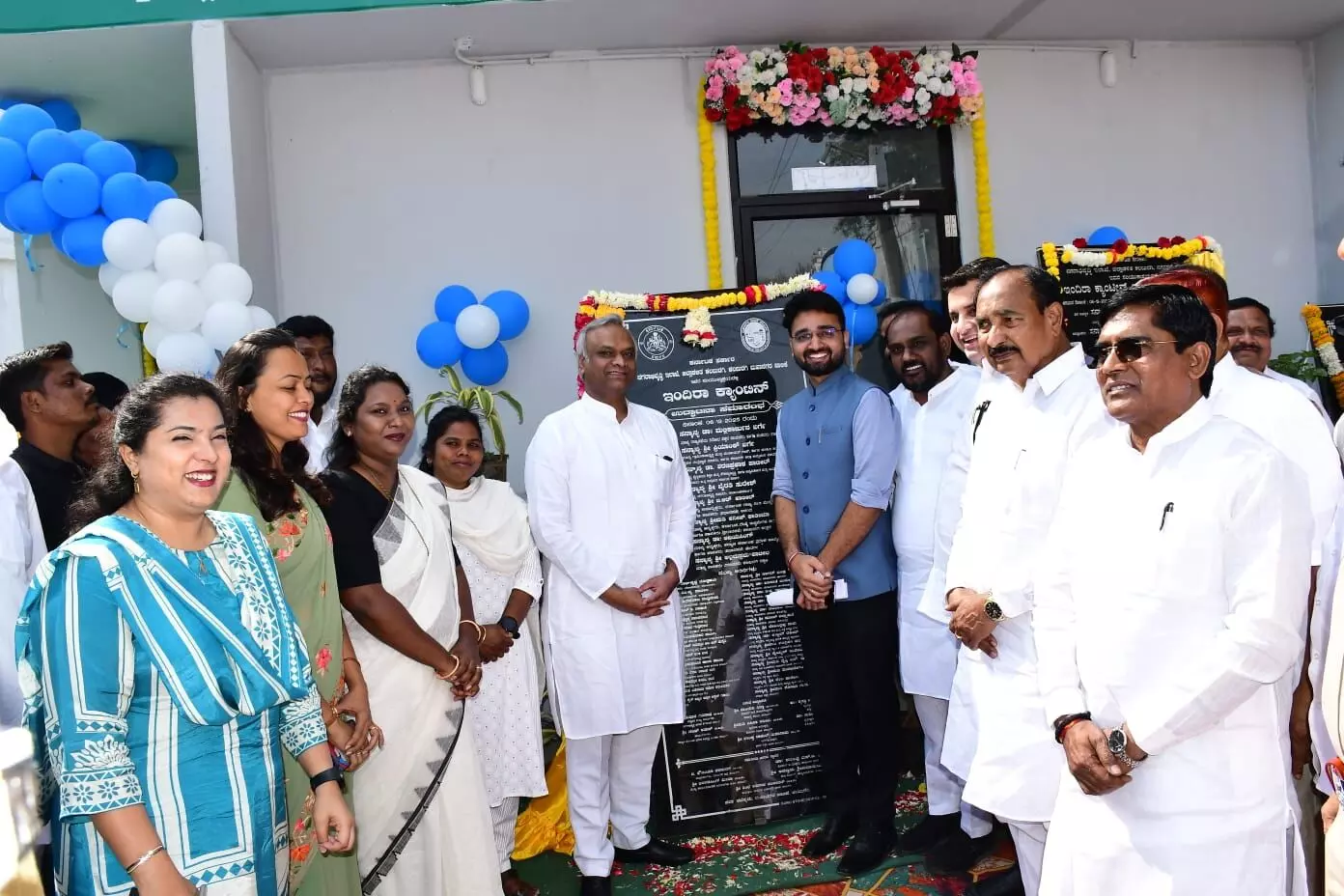 ಕಲಬುರಗಿ| ಇಂದಿರಾ ಕ್ಯಾಂಟೀನ್ ಉದ್ಘಾಟಿಸಿದ ಸಚಿವ ಪ್ರಿಯಾಂಕ್ ಖರ್ಗೆ ಕಲಬುರಗಿ| ಇಂದಿರಾ ಕ್ಯಾಂಟೀನ್ ಉದ್ಘಾಟಿಸಿದ ಸಚಿವ ಪ್ರಿಯಾಂಕ್ ಖರ್ಗೆ